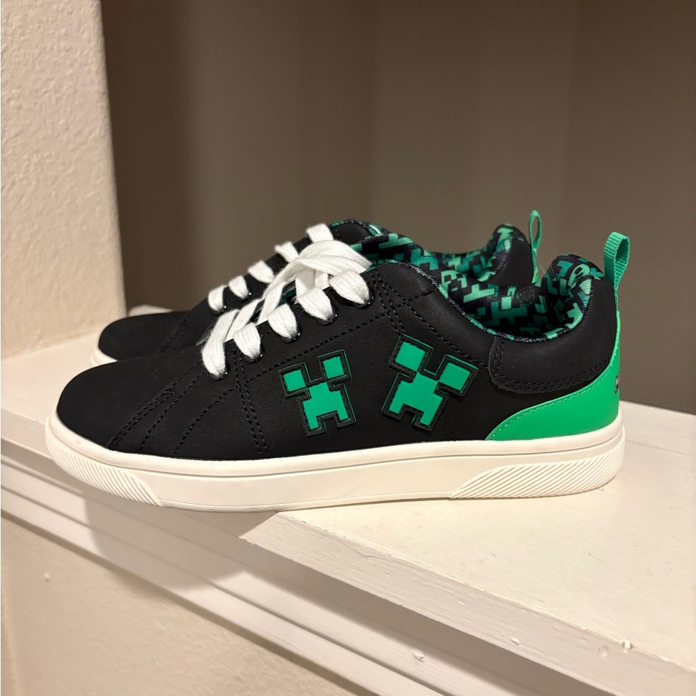 Kids' Minecraft Court Shoes Lace-Up Sneakers, Pull Loops, Youth Size 2Y New - Picture 3 of 9